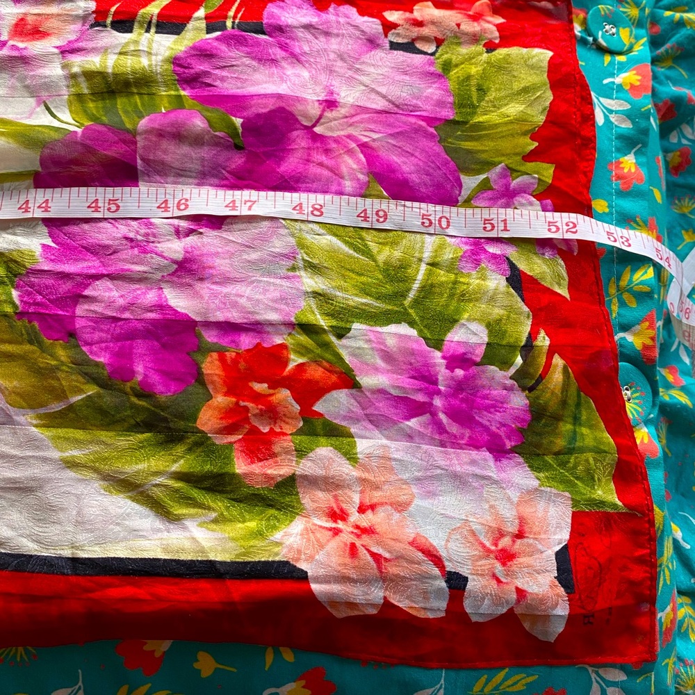 Lovely NWT Oscar de la Renta silk scarf,pink/purple floral,red/black boarder - Picture 10 of 10